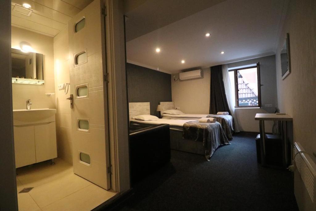 Elno Hotel Тбилиси Экстерьер фото