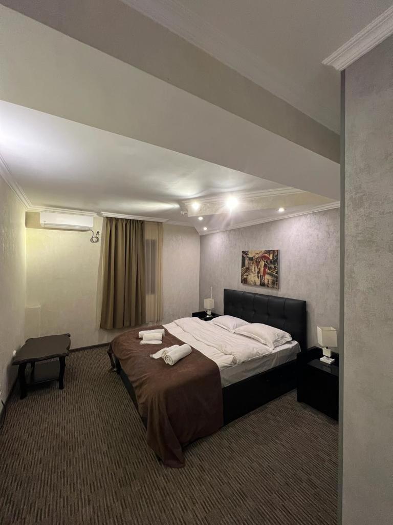 Elno Hotel Тбилиси Экстерьер фото