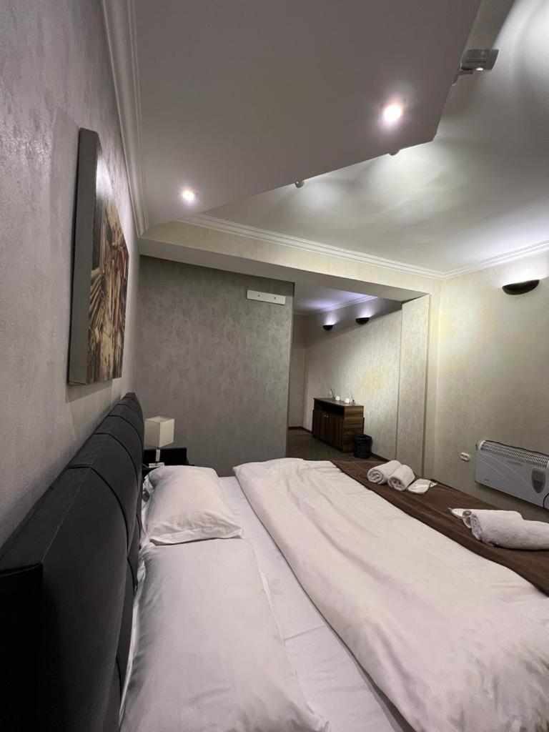 Elno Hotel Тбилиси Экстерьер фото