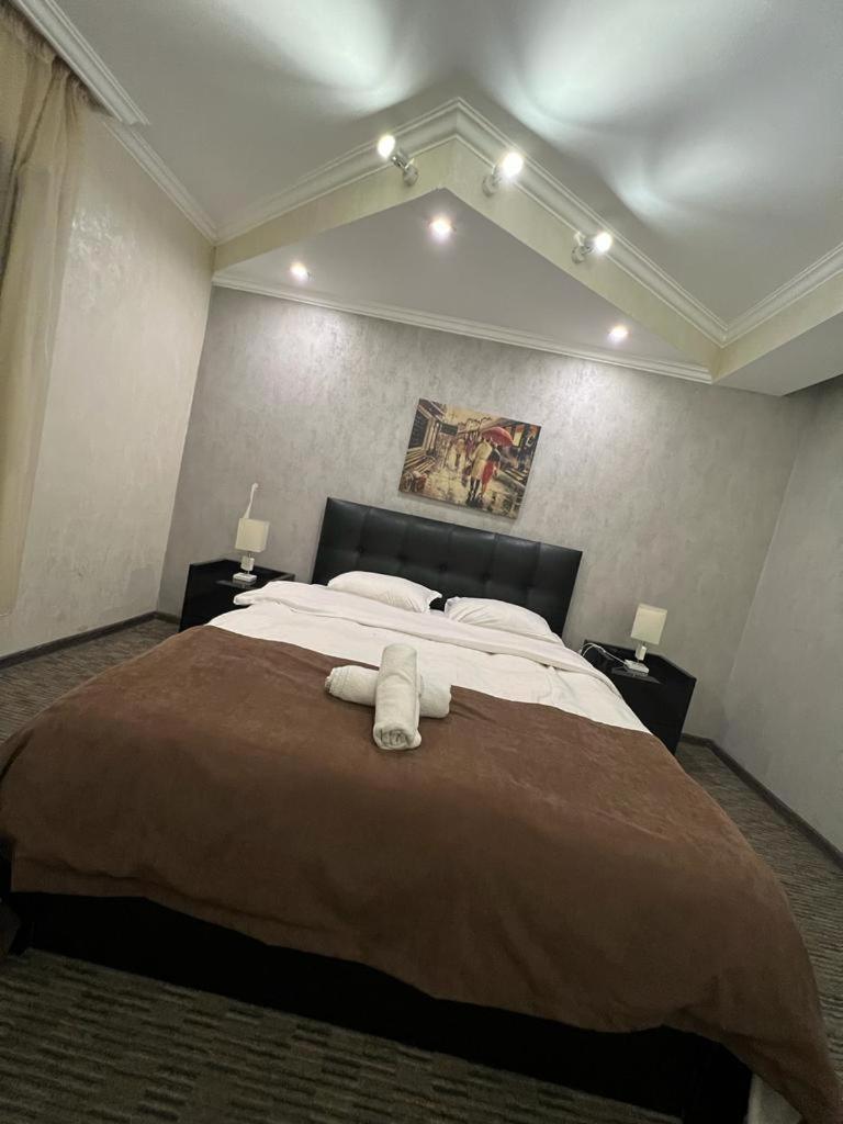 Elno Hotel Тбилиси Экстерьер фото