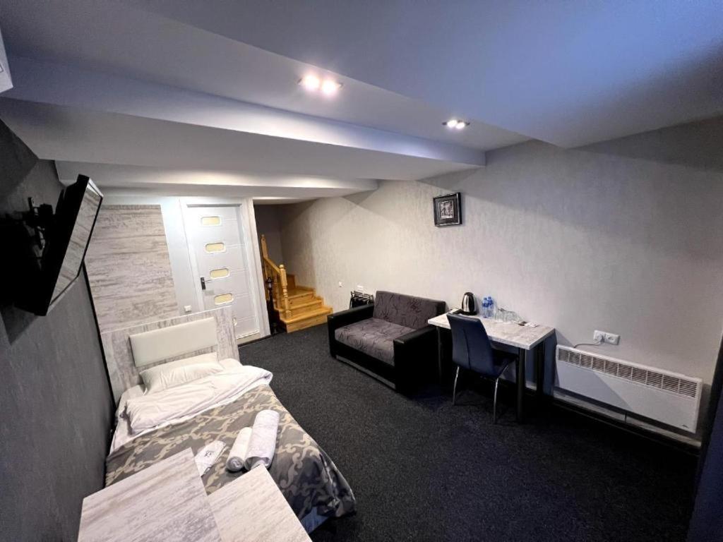 Elno Hotel Тбилиси Экстерьер фото