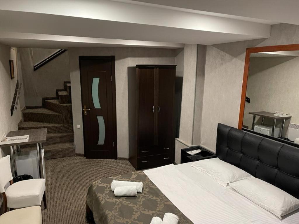 Elno Hotel Тбилиси Экстерьер фото